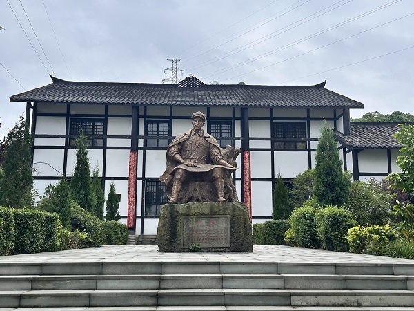 四川飛球舉行慶“七一”活動 ——在鄧萍故里銘記歷史、緬懷先烈、表彰先進